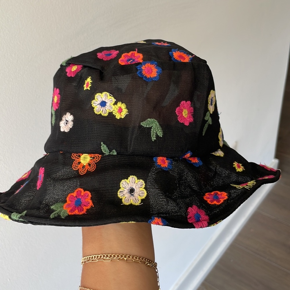 BNWT Bucket Hat
